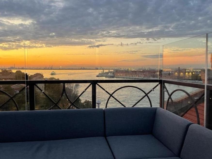 The Penthouse And Rooftop-terrace At Molino Stucky * Venecia